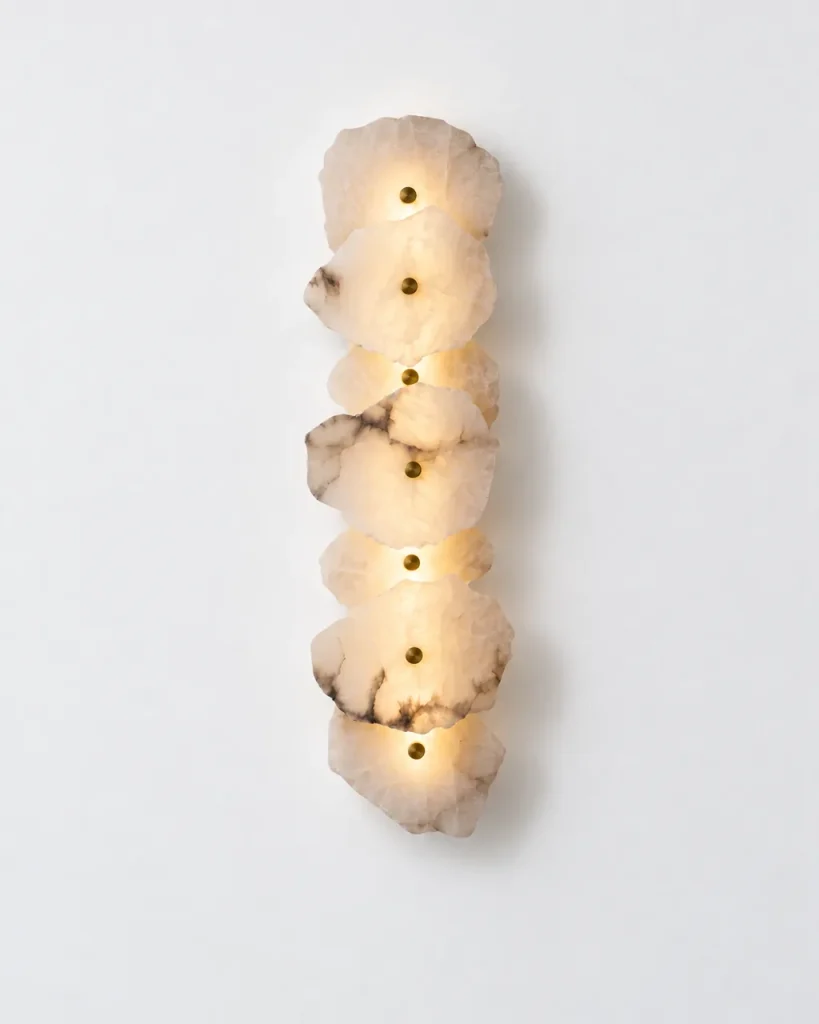 Wandlampe MAART, Alabasterscheiben mit Naturkante, 1 bis 9 – Siebenfach, sieben Alabasterscheiben, Produktfoto
