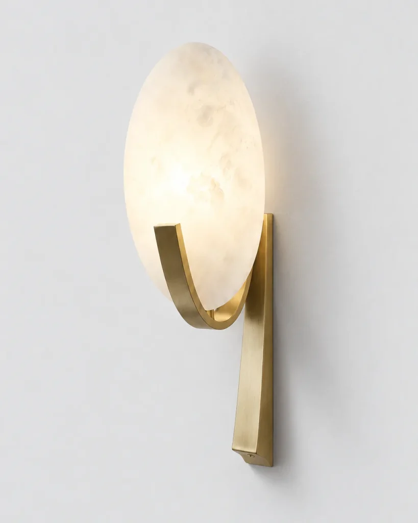 Wandlampe CALNA, Alabasterscheibe in Metallbügel – Kupfer, Produktfoto
