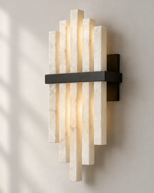 Wandlampe: Alabaster-Stäbe mit schwarzer Halterung – BELBA
