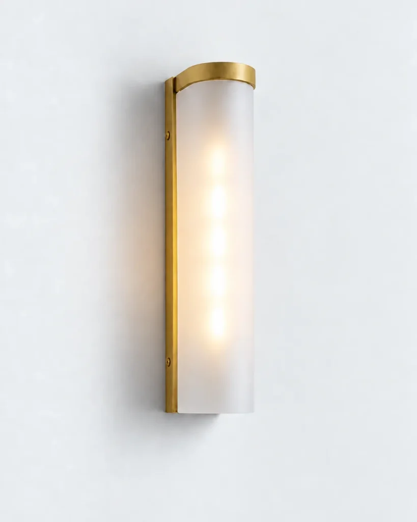 Wandlampe VENOR, Glas-Wandleuchte mit Halbzylinder, E14 – Satiniertes Glas / Messing, Produktfoto