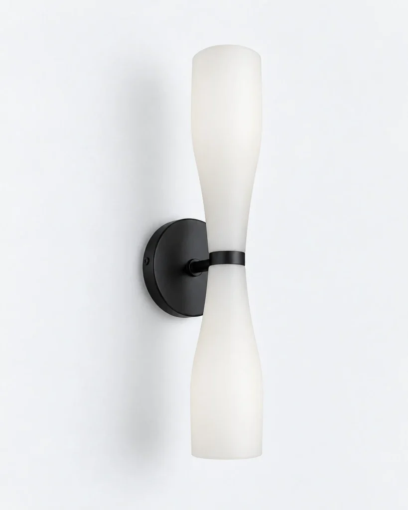 Wandlampe JARO, Glas in Sanduhrform mit Messingdetail – Schwarz, Produktfoto