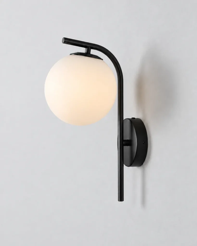 Wandlampe EREN, Glaskugel am gebogenen Arm, inkl. G9-LED – Schwarz, Produktfoto