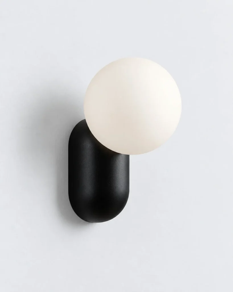 Wandlampe KEVA, längliche Kunstharzform mit Opalglas – Schwarz, Produktfoto