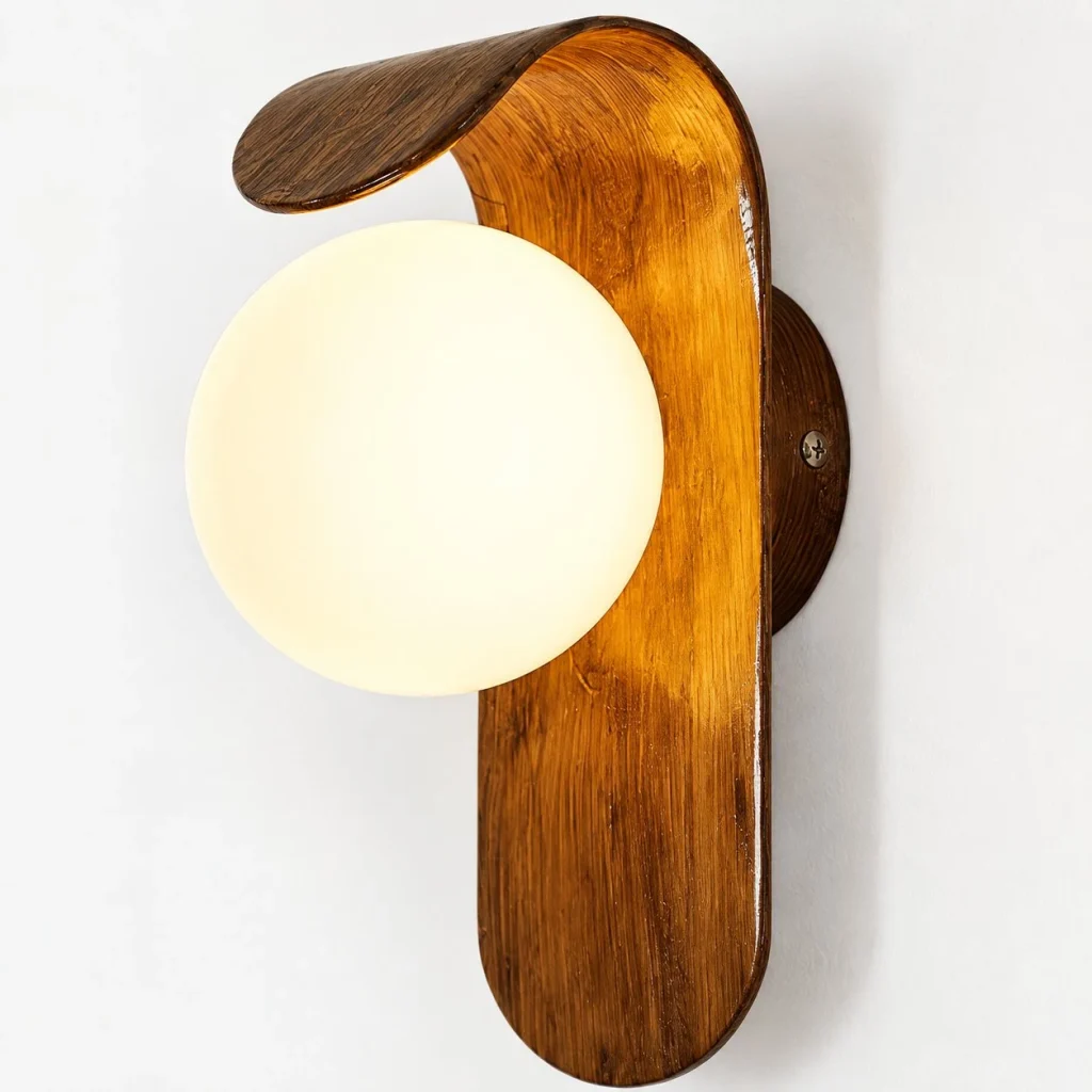 Wandlampe ENA, organische Polymerform mit strukturierten Details – Materialdetail