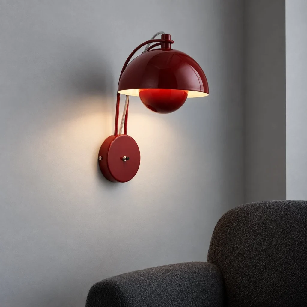 Wandlampe ODANI, Pilzform aus lackiertem Metall – Abendstimmung