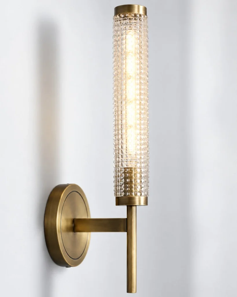 Wandlampe GLAKO, strukturierter Glaszylinder mit Metallhalter – Detailansicht, Einfach