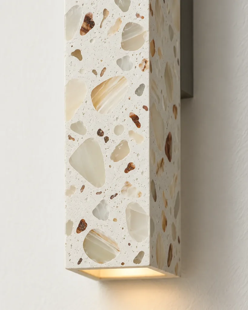 Applique DALA, colonna sottile in terrazzo, 60 cm, up & down – dettaglio del terrazzo e dell'uscita della luce inferiore