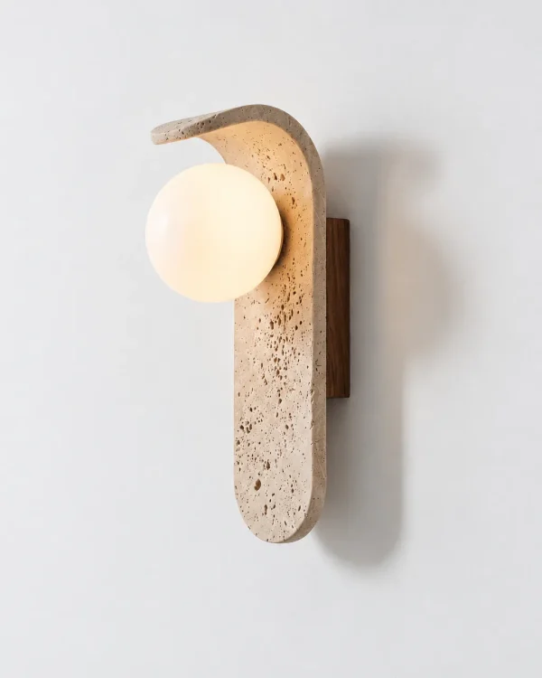 Applique FELA, travertino curvo con sfera in vetro opale – travertino, foto prodotto