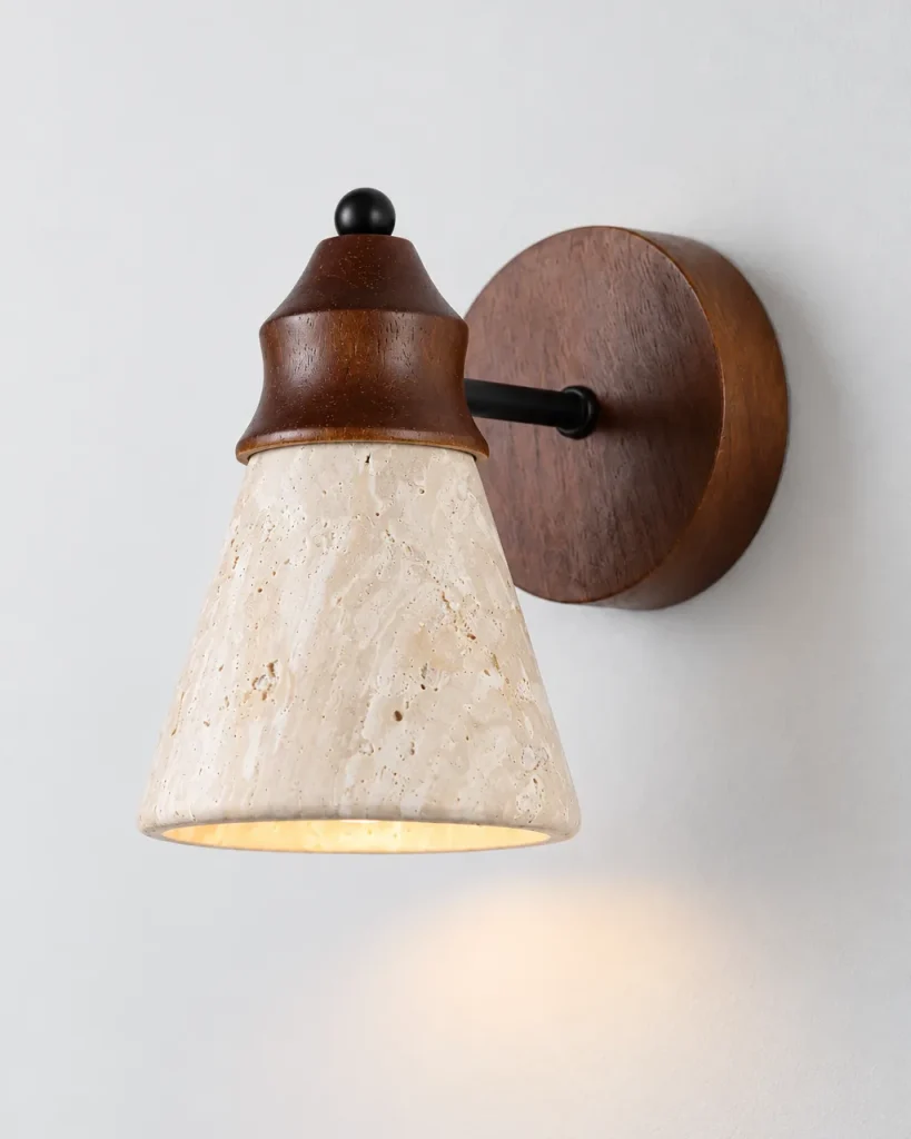 Applique ORA, cono in travertino con cappuccio in noce – travertino con noce, foto prodotto