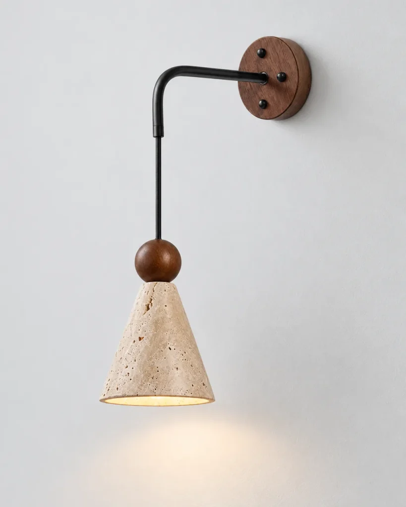 Applique POLI, cono in travertino sospeso con sfera in noce – cono in travertino con sfera in noce, foto prodotto