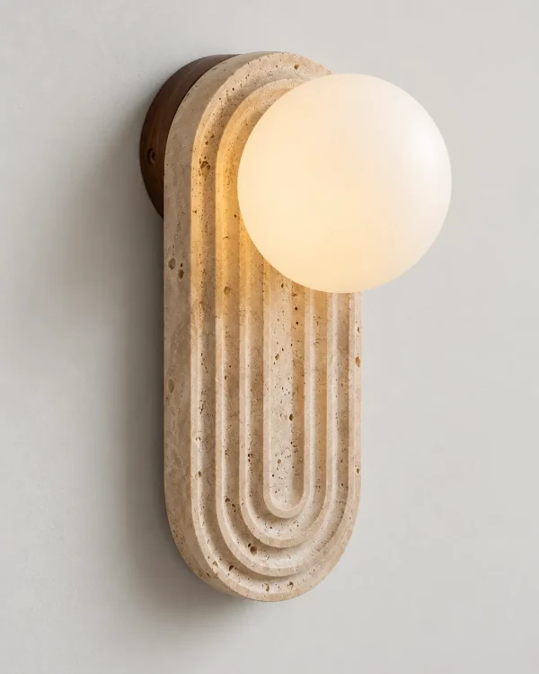 Applique BELI, travertino scanalato con sfera in vetro opale – travertino, foto prodotto