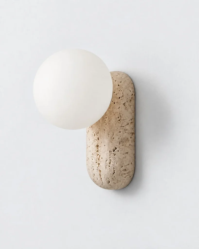 Wandlampe NIDUS, strukturierter Travertin mit Opalglas – Travertin, Produktfoto
